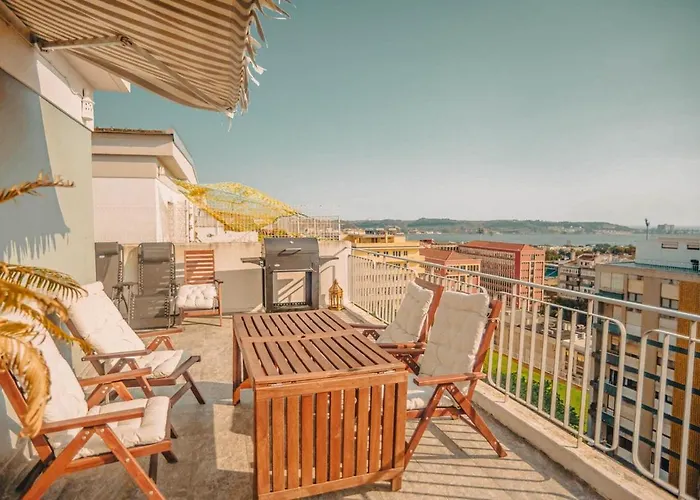 Lisbon River Vista - 2 Bedroom Terrace Retreat